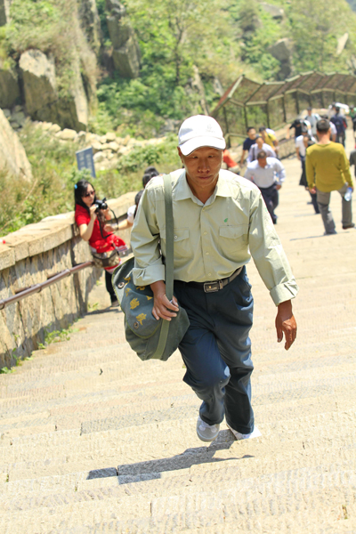 泰山投递员宋宪臣16年的通天邮路