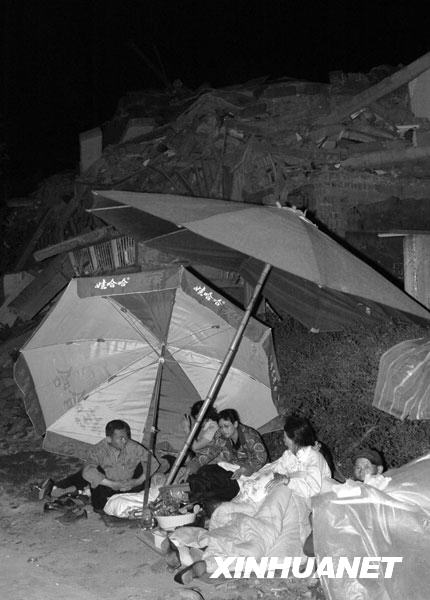 汶川地震一周年：历史永远铭记[组图]