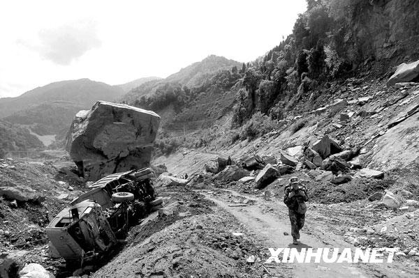 汶川地震一周年：历史永远铭记[组图]