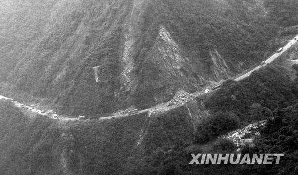 汶川地震一周年：历史永远铭记[组图]