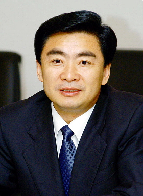 深圳代市长王荣曾一年一升迁 学历货真价实