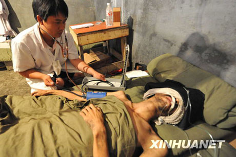 晴隆煤矿透水事故3名矿工被困25天后奇迹生还[组图]