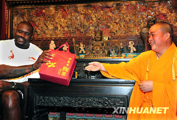 “大鲨鱼”奥尼尔造访少林寺[组图]