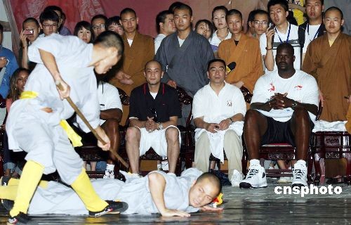 “大鲨鱼”奥尼尔造访少林寺[组图]