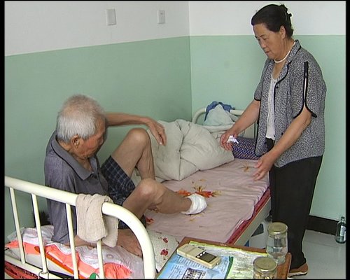 新农合缩小城乡医疗差距 农民住院可报销一半