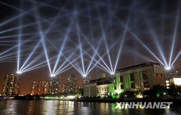 上海苏州河“国庆灯光”调试[组图]