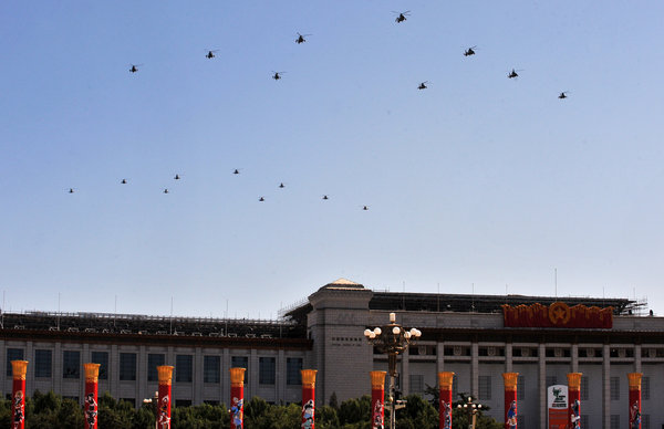 国庆阅兵空中梯队首次进行全编队预演[组图]