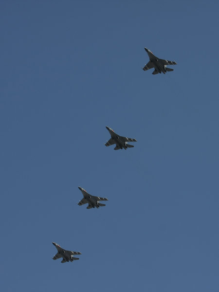 国庆阅兵空中梯队首次进行全编队预演[组图]
