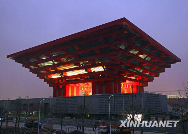 上海世博园区中国馆试灯